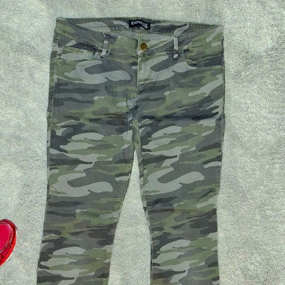 EUC Express Camo Pants Size 10 - Picture 3 of 10